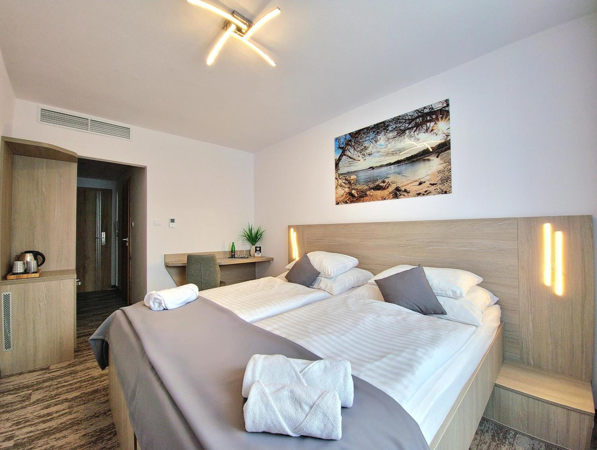 Hotel Crystal Kosice Exterior photo